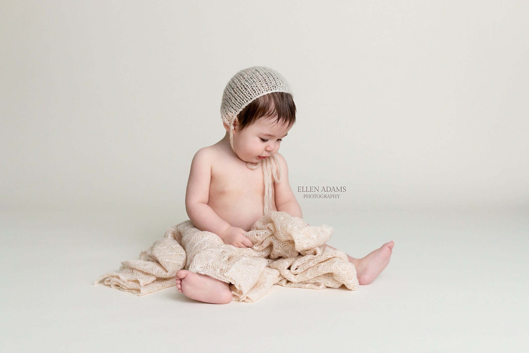 Vintage baby photoshoot by Ellen Adams Photography in Huntsville, AL of a sitter milestone session.