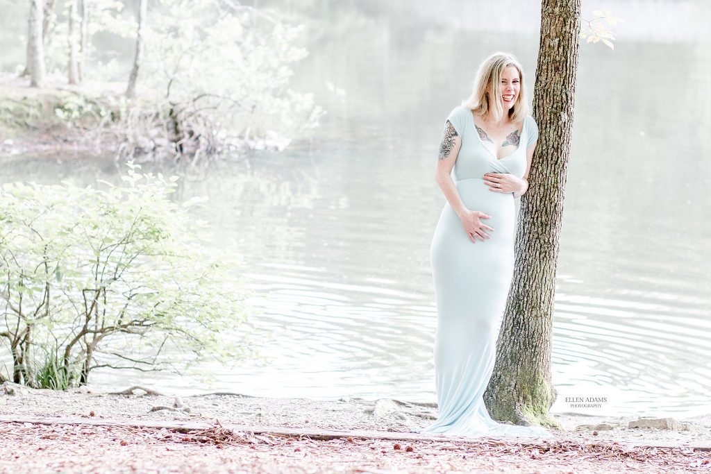 Madison, AL photographer Ellen Adams Photography captured this joyful photo of a pregnant mom.