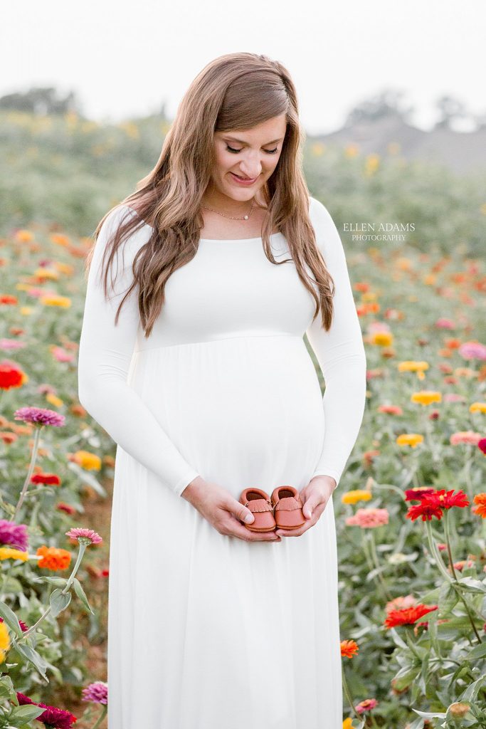 Field of flowers maternity pictures.