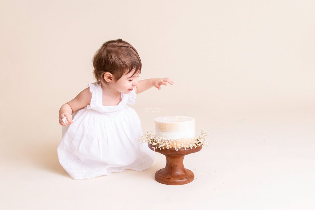 Cake smash photoshoot by Ellen Adams Photography in Huntsville AL.