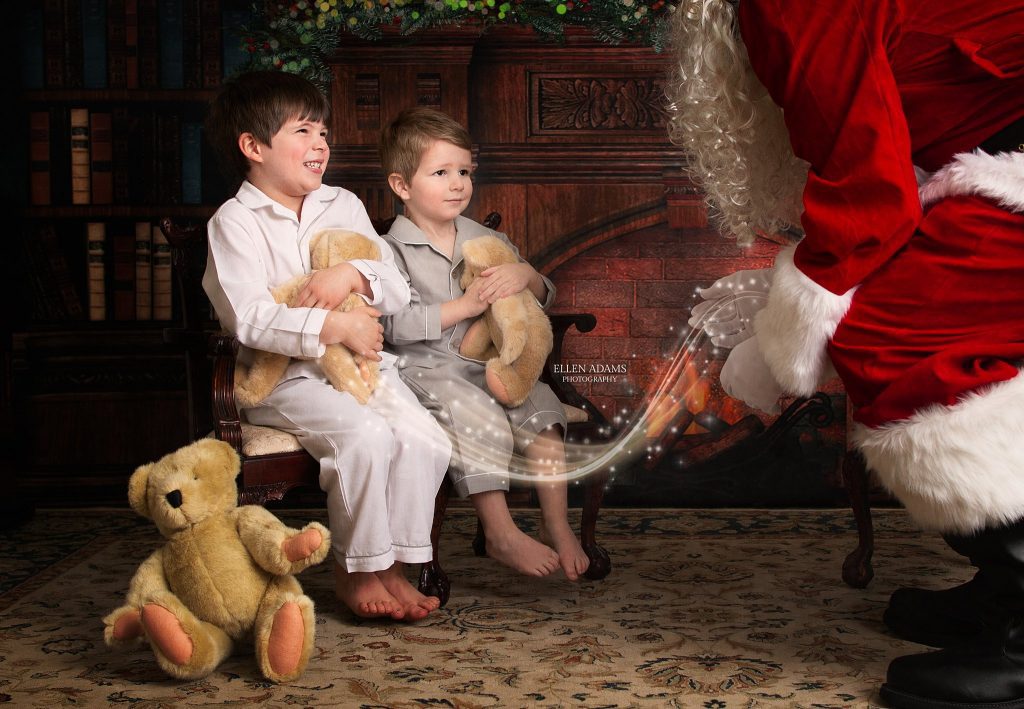 Santa Pictures in Huntsville AL by Ellen Adams Photography.