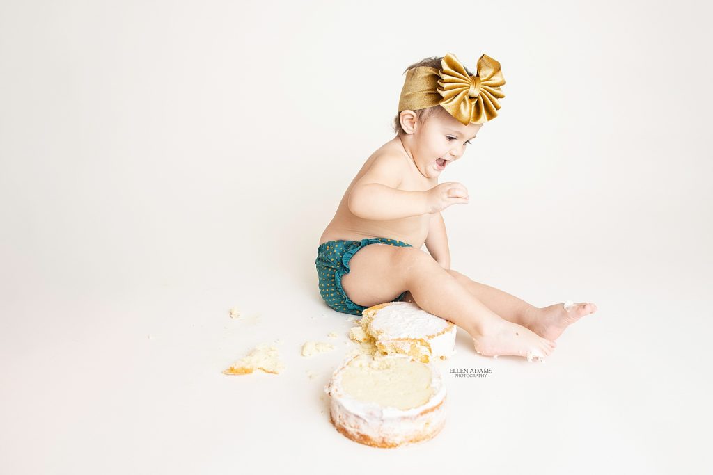 Cake smash ideas by Ellen Adams Photography.